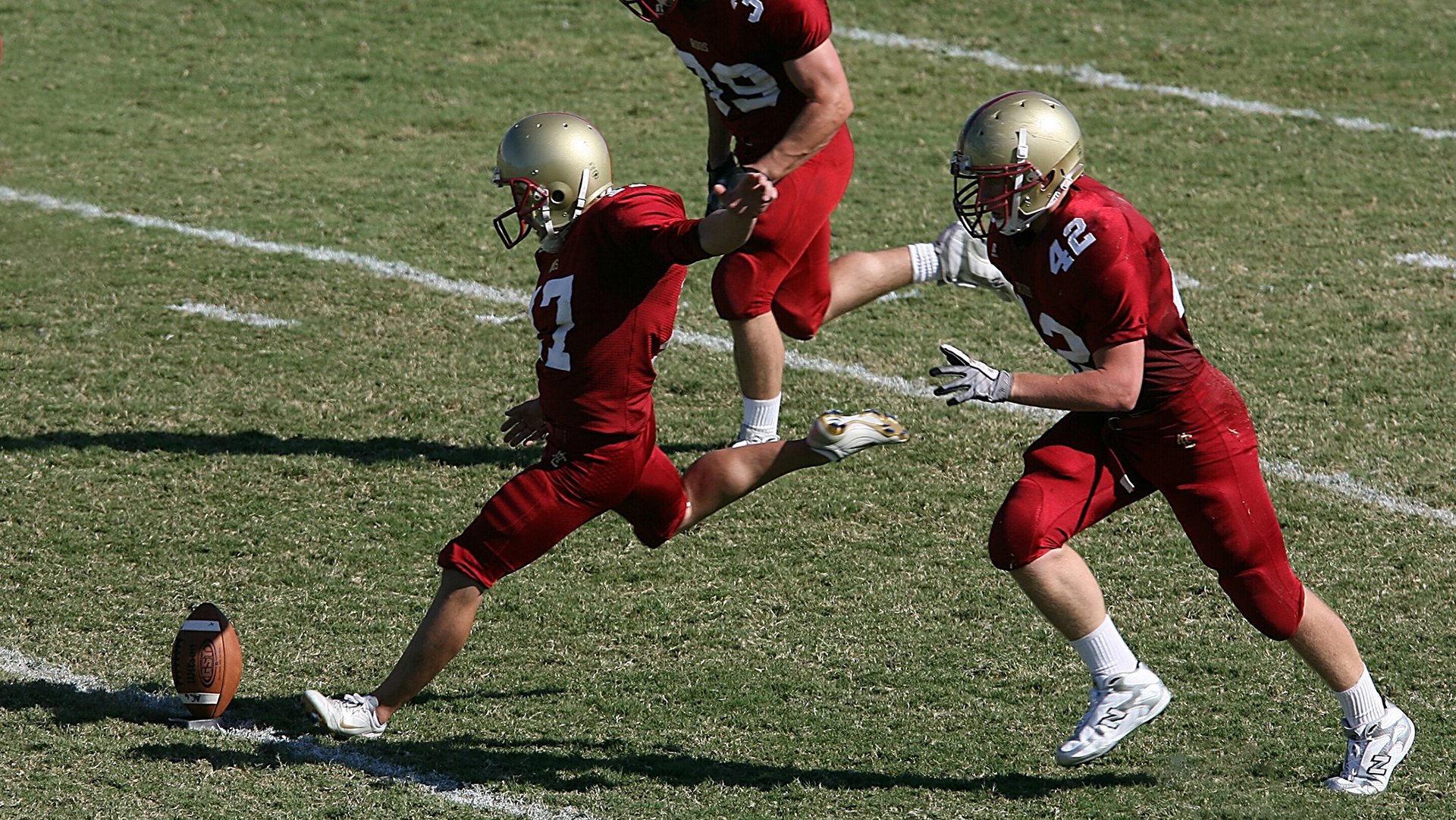 _老鹰队整体表现出色，收获宝贵胜利_，播放老鹰队员